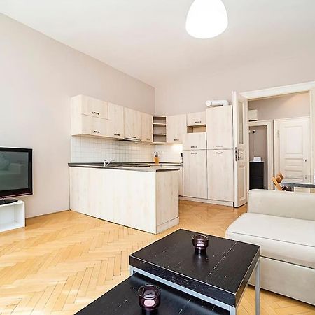 Cozy And Sunny Apartment In Uptown 布拉格 外观 照片