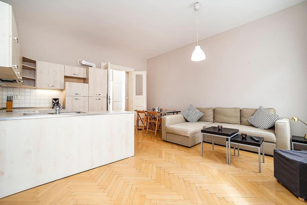 Cozy And Sunny Apartment In Uptown 布拉格 外观 照片