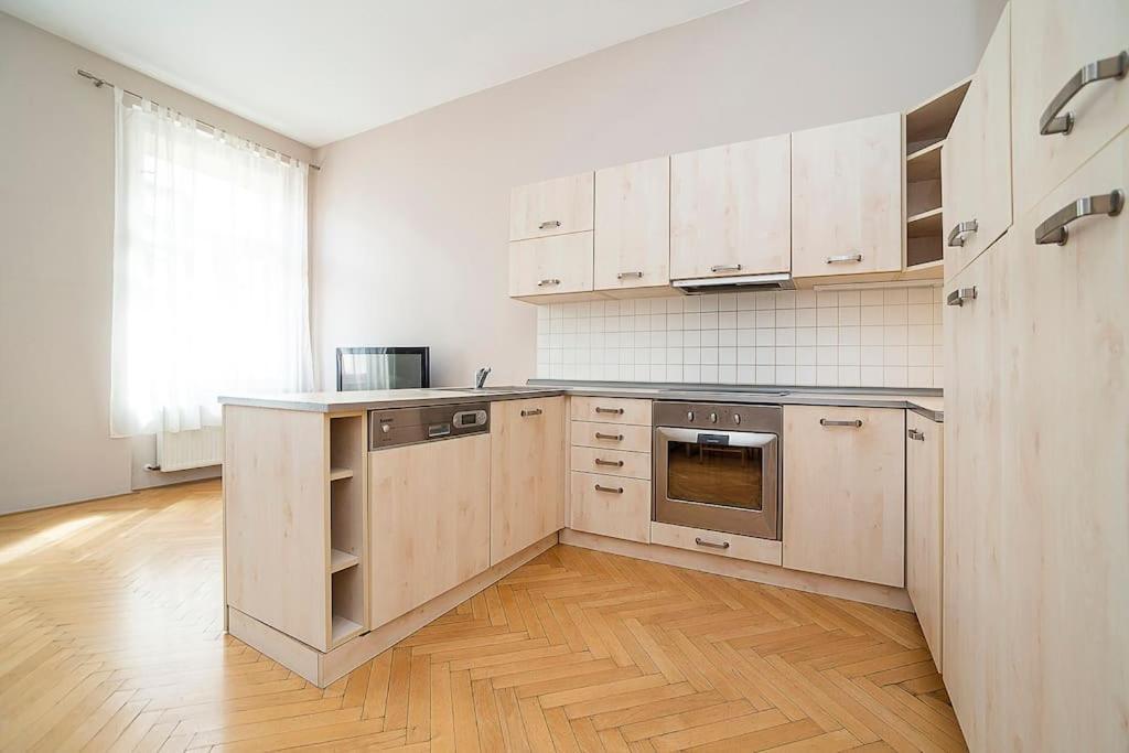 Cozy And Sunny Apartment In Uptown 布拉格 外观 照片