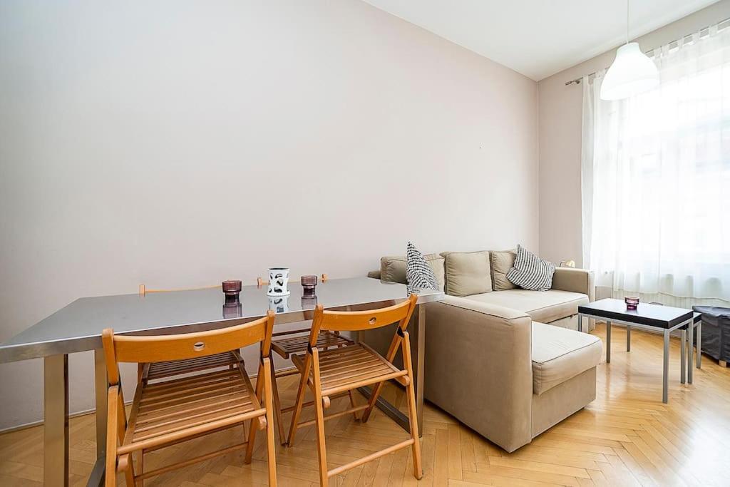 Cozy And Sunny Apartment In Uptown 布拉格 外观 照片