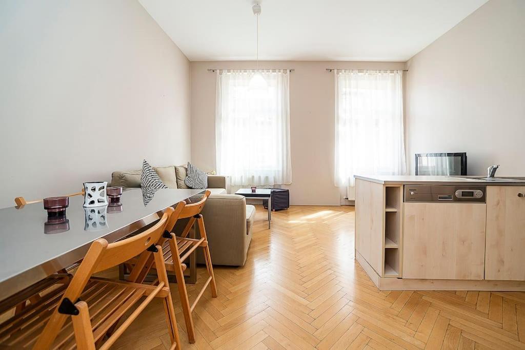 Cozy And Sunny Apartment In Uptown 布拉格 外观 照片