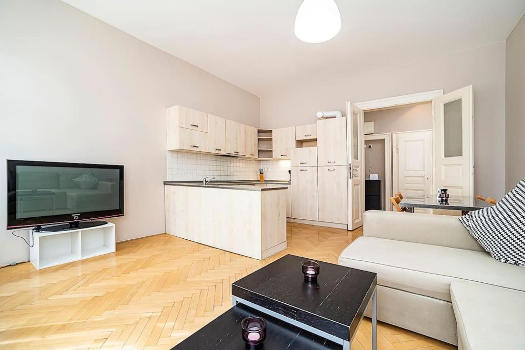Cozy And Sunny Apartment In Uptown 布拉格 外观 照片
